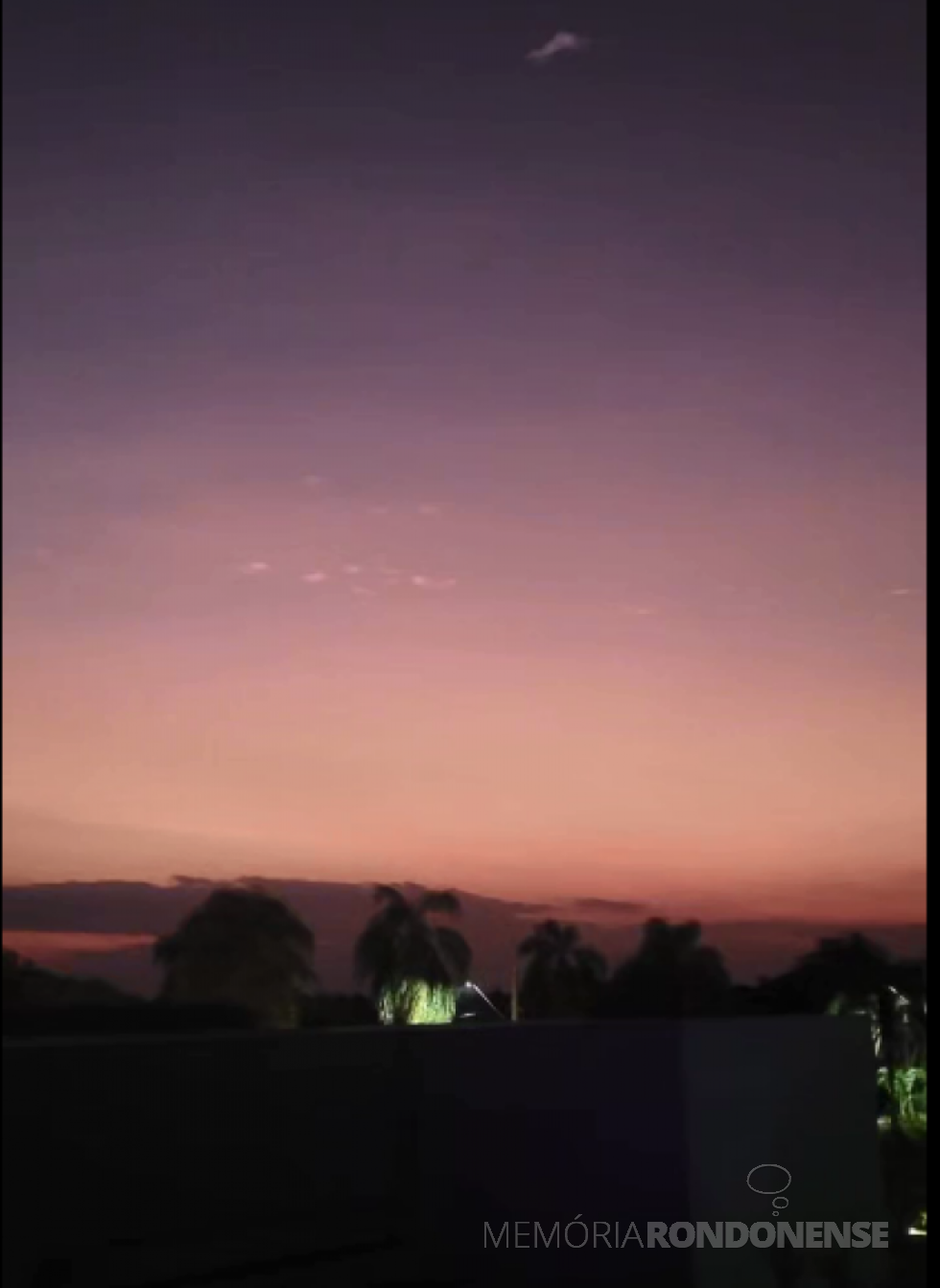 || Anoitecer no interior de Marechal Cândido Rondon, em clique feito a partir do Clube Náutico de Porto Mendes .
Imagem: Acervo e crédito da pioneira rondonense Ilda Bet - FOTO 22 - 