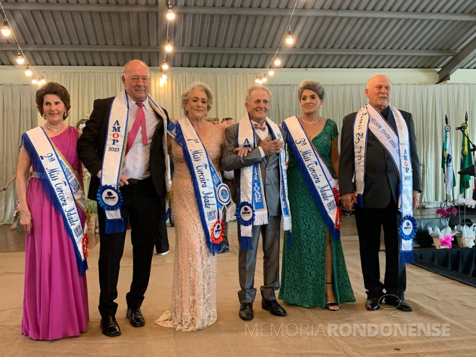 || Casais vencedores do Concurso Miss e Mister AMOP e ADAMOP 2023.
Da esquerda à direita: Lia Sybilla e Alfredo Neumann, Maria Célia Santana e Jaime Avancini Folchini e Hilda Salazar de Souza e Arlindo Vicente Formil, em outubro de 2023.
Imagem: Acervo da AMOP - FOTO 33 -