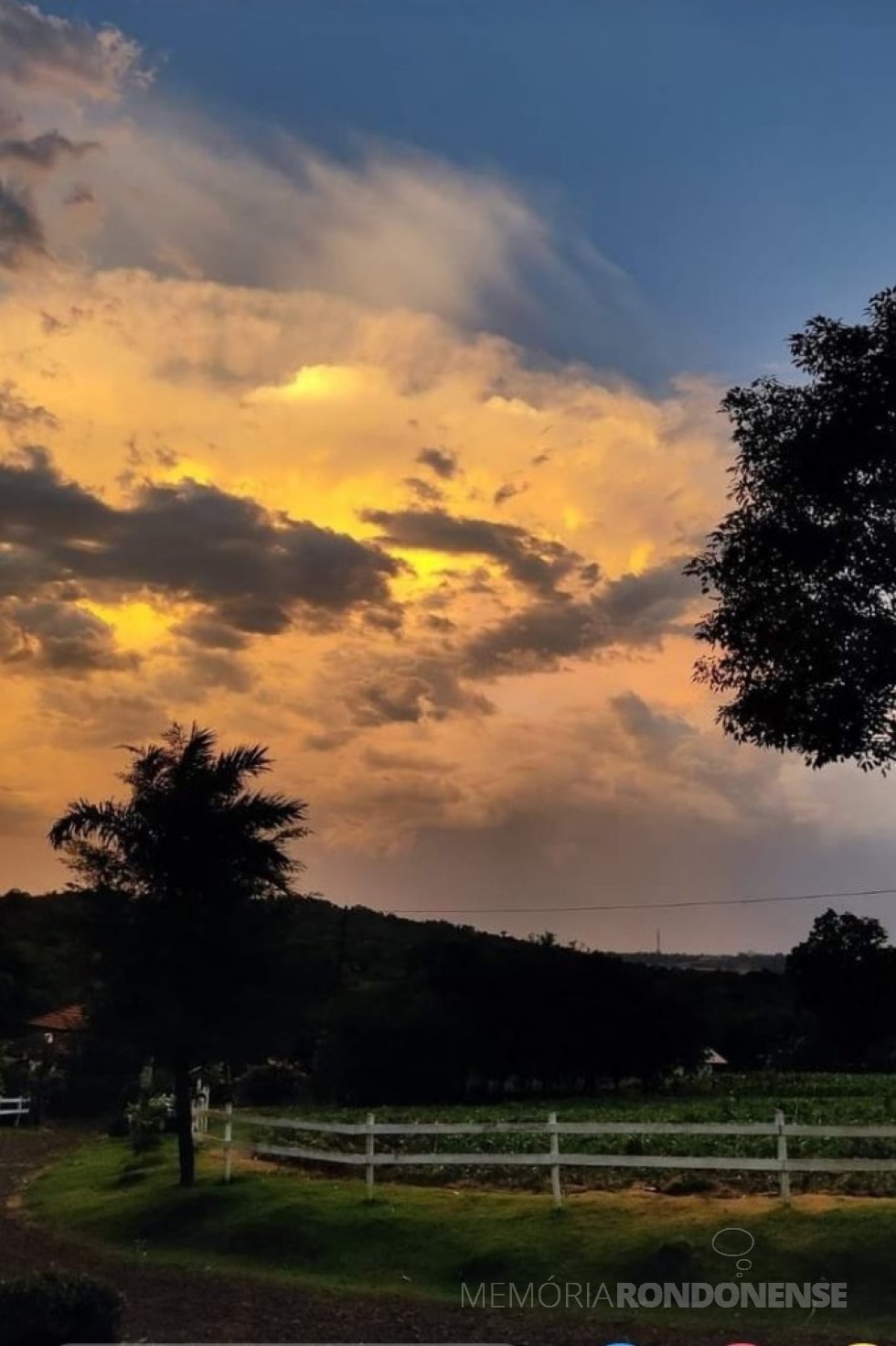|| Nuvem cumulonimbus ao nordeste do município de Marechal Cândido Rondon e que provocou forte temporal no município de Maripá, em 16 de outubro de 2023.
Imagem: Acervo e crédito de Rodrigo Burg - FOTO 29 -