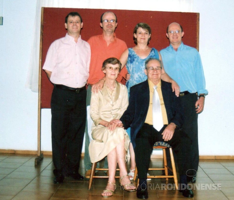 ||Pioneira rondonense Norma Livi com o esposo Alberto e os filhos João , Neri, Clair e Harri.
Imagem: Acervo da família - FOTO 21 -
