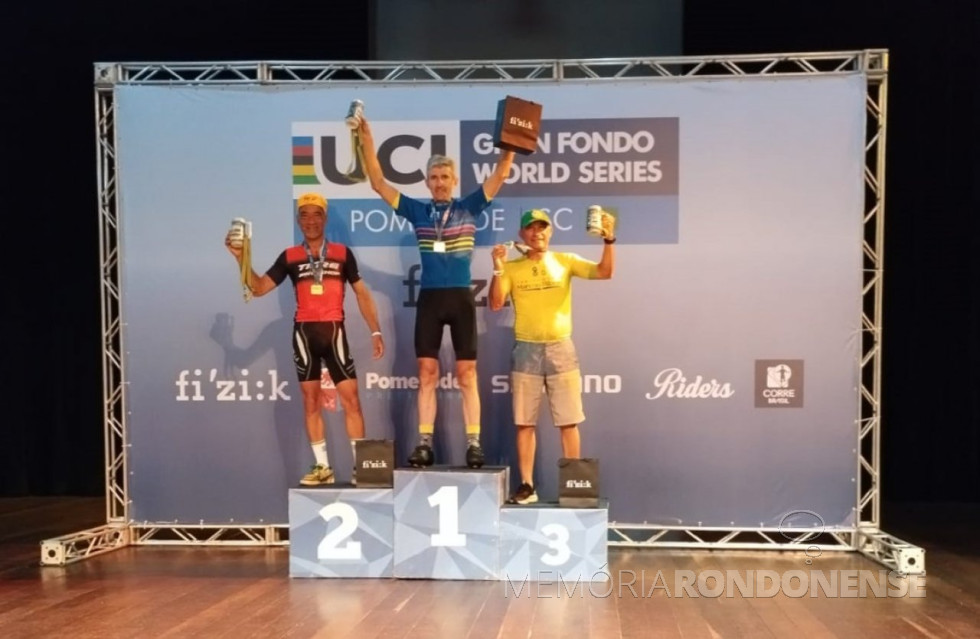 || Ciclista rondonense Paul Lirio Berwig com a taça de campeão de sua categoria, em Santa Catarina, em novembro de 2023.
Imagem: Acervo pessoal - FOTO 45 - 