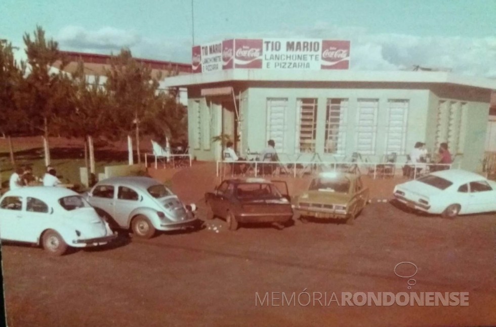 || Lanches Tio Mário localizada na esquina da Avenida Maripá com a Rua Ceaeá, inagurada em agosto de 1978.
Imagem: Acervo pessoal - FOTO 16 -