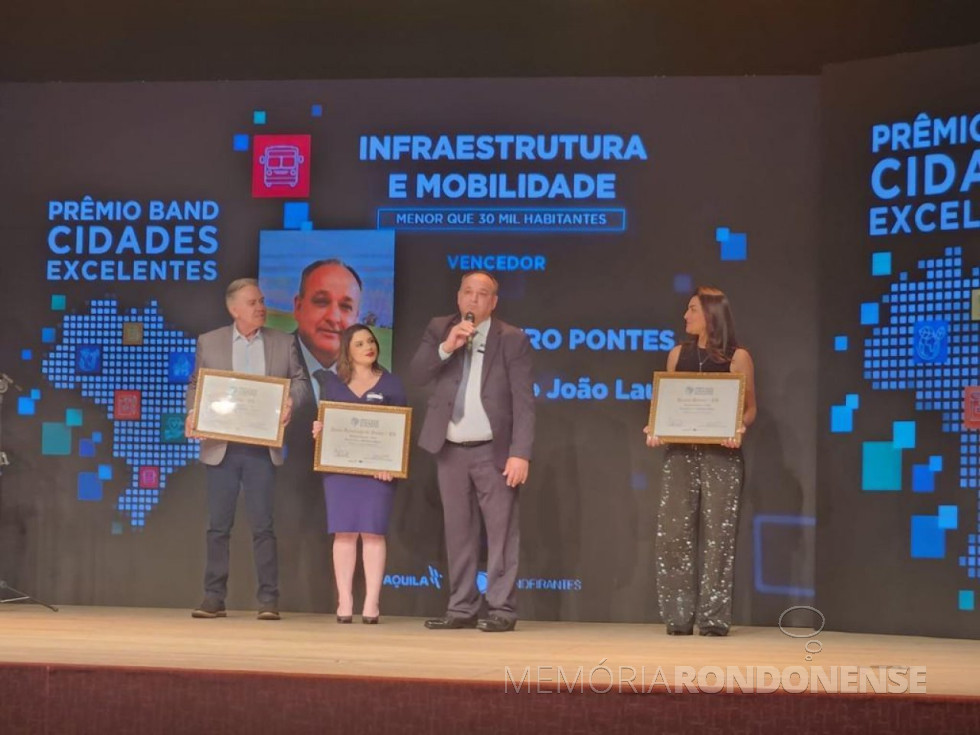 || João Laufer, prefeito municipal de Quatro Pontes, discursando durante a solenidade de entrega do Prêmio Band Cidades Excelentes 2023, em novembro de 2023.
Imagem: Acervo Prefeitura Municipal de Quatro Pontes - FOTO 24  -