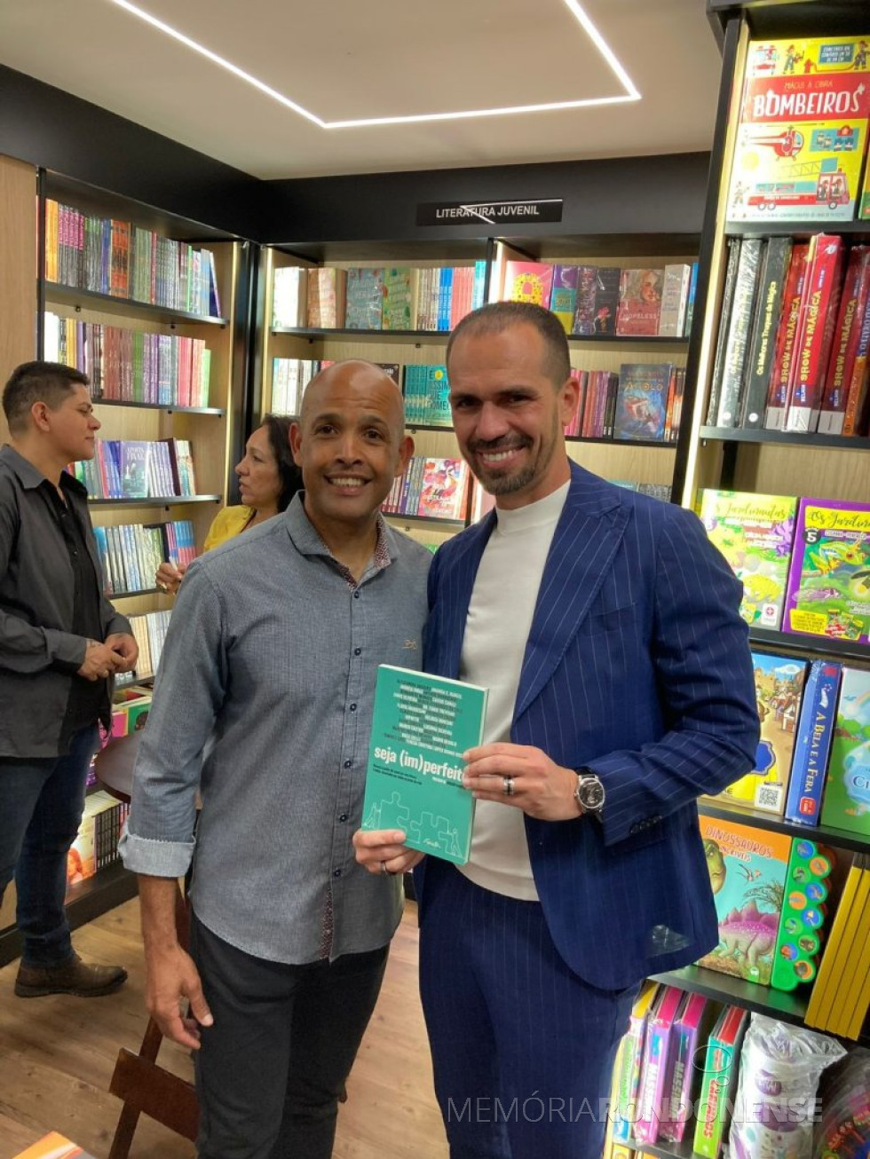 || Marcos Flávio Frazão (d) no lançamento de seu livro