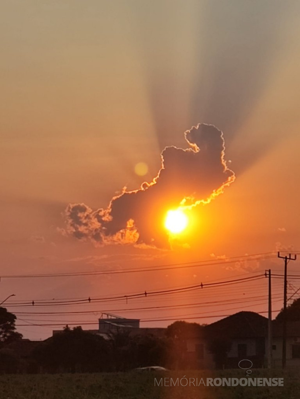 || Entardecer na cidade de Marechal Cândido Rondon fotografado pelo rondonense Rafael Orlando Sturm, em 12 de novembro de 2023.
Imagem: Acervo pessoal - FOTO 22 -