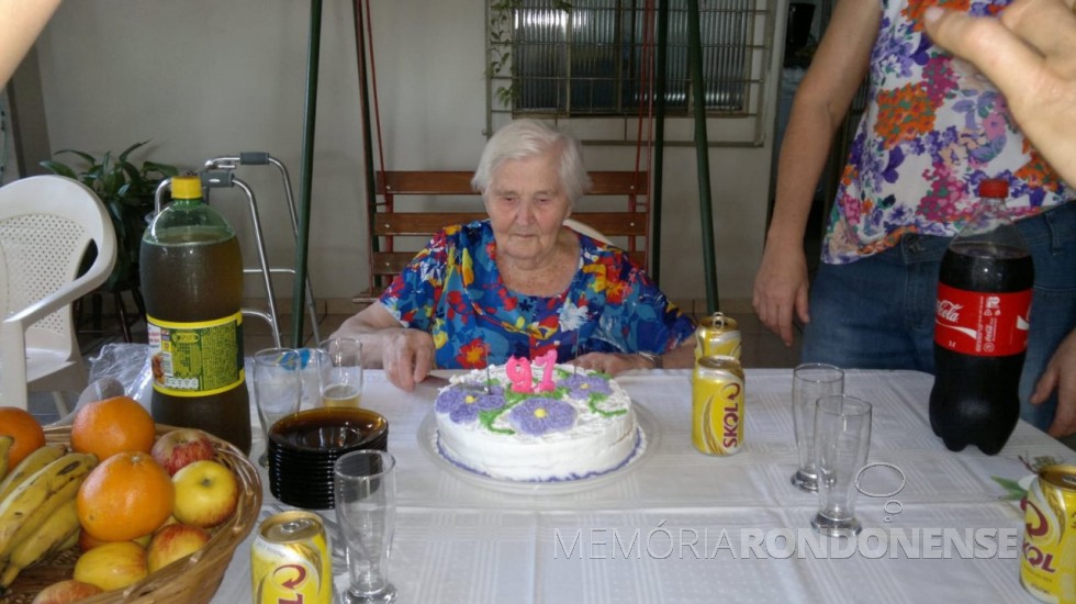 || Pioneira rondonense Cornelia Simonetti Rossato no festejo de seus 97 anos, e falecida em abril de 2013.
Imagem: Acervo Sérgio Rossato - FOTO 8 - 