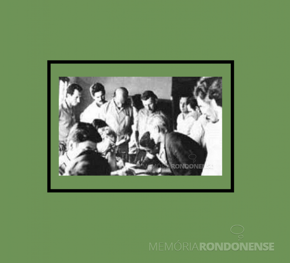 || Agricultores subscrevendo cotas capital para a formação da agora Coamo Cooperativa Agroindustrial, em novembro de 1970. 
Imagem: Acervo da Cooperativa - FOTO 5  -