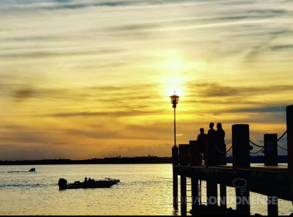 || Poente fotografado a partir do parque de Lazer da sede distrital rondonense de Porto Mendes, em 12 de novembro de 2023.
Imagem: Acervo e crédito de Cleide Dorner - FOTO 18 -  