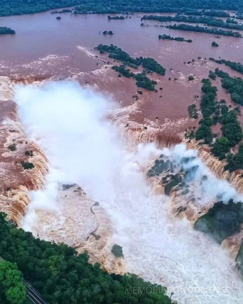 || Cataratas do Iguaçu em 31 de outubro de 2023, por causa do grande volume de água do Rio Iguaçu, devido as fortes chuvas de dias anteriores no Paraná.
Imagem: Acervo pessoal - FOTO 26 - 
