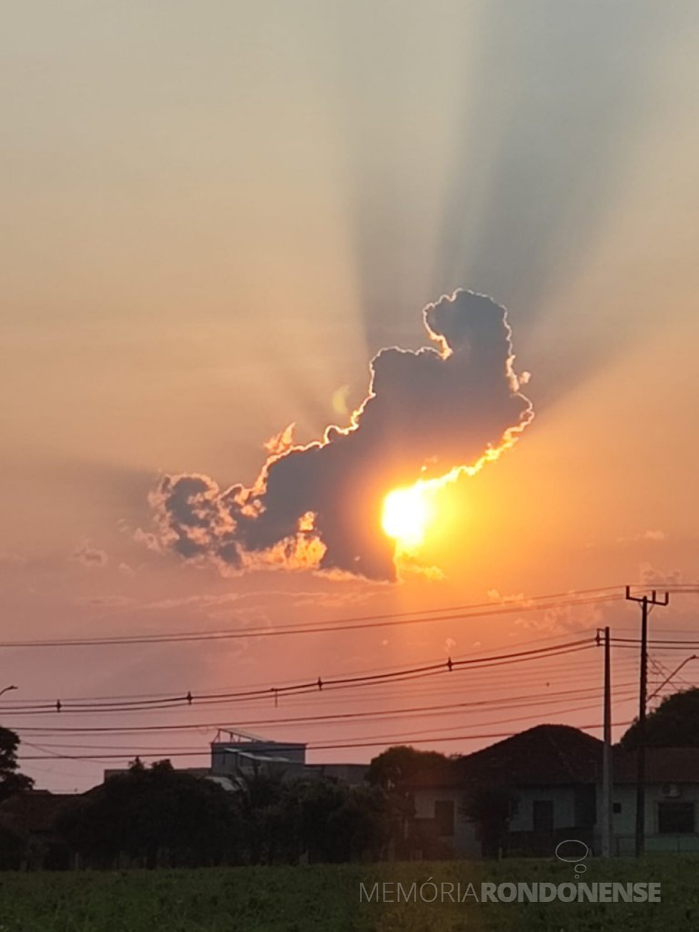 || Fotografia sequencia da anterior do entardecer em Marechal Cândido Rondon, em 12 de novembro de 2023.
Imagem: Acervo e crédito do rondonense Rafael Orlando Sturm - FOTO 21 - 