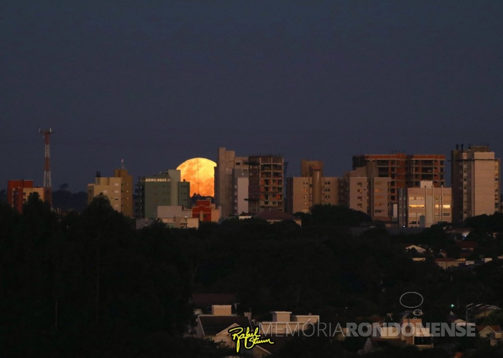 || Despontar da Lua Cheia na cidade de Marechal Cândido Rondon, em 14 de junho de 2022.
Imagem: Acervo e crédito do rondonense Rafael Orlando Sturm - FOTO 20 - 