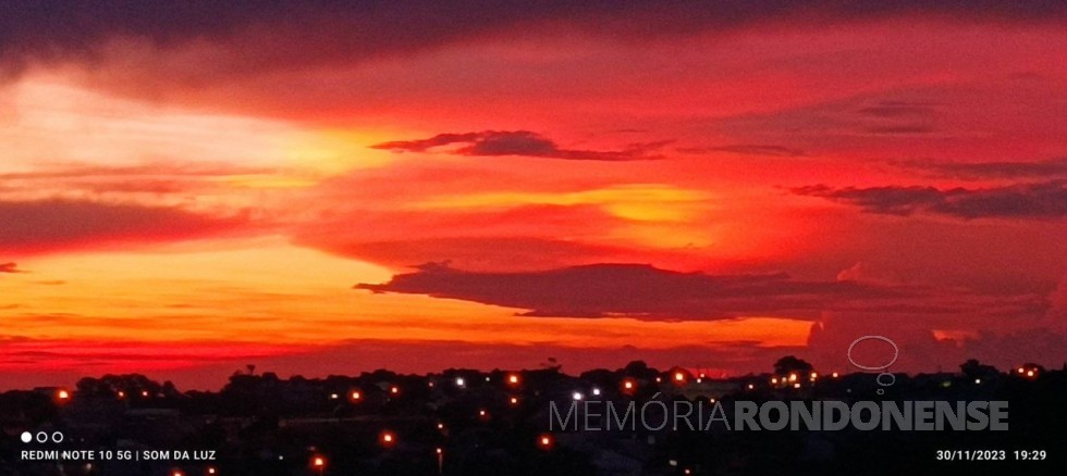 || Poente do final do dia 30 de novembro de 2023 avistado desde a cidade de Marechal Cândido Rondon.
Imagem: Acervo e créditodo rondonense Valdemir José Sonda - FOTO 23 -