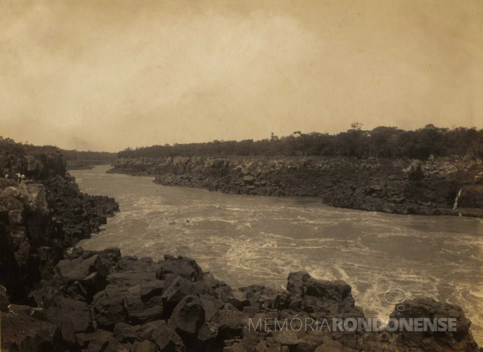 || Outra vista do Rio Paraná no caniôn a partir das Sete Quedas, clicado provavelmente na década de 1920.
Imagem: Acervo Matte Larangeira Digital - FOTO 12 -