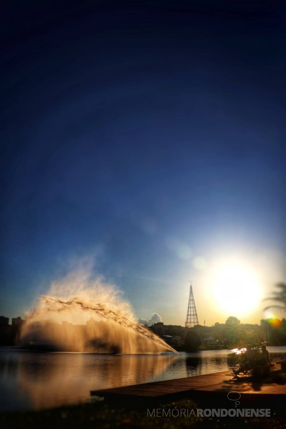 || Outro instantâneo do final da tarde na cidade de Toledo, em 09 de dezembro de 2023, fotografado desde o Parque Ecológico Diva Paim Barth.
Imagem: Acervo e crédito do rondonense Marcos Vinícius Fediuk - FOTO 40 -