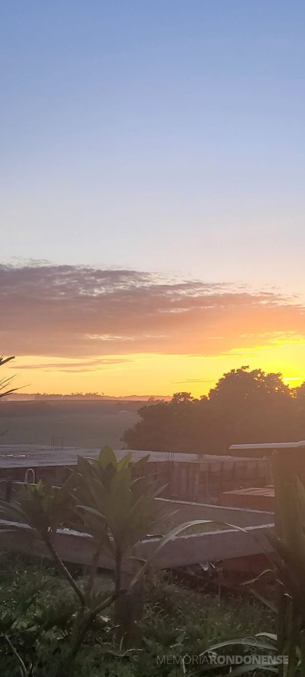 || Alvorecer em Marechal Cândido Ronon em 09 de dezembro de 2023, clicado no distrito rondonense de Porto Mendes, a partir do Clube Náutico.
Imagem: Acervo e crédito da pioneira rondonense Ilda Bet - FOTO 38 -
