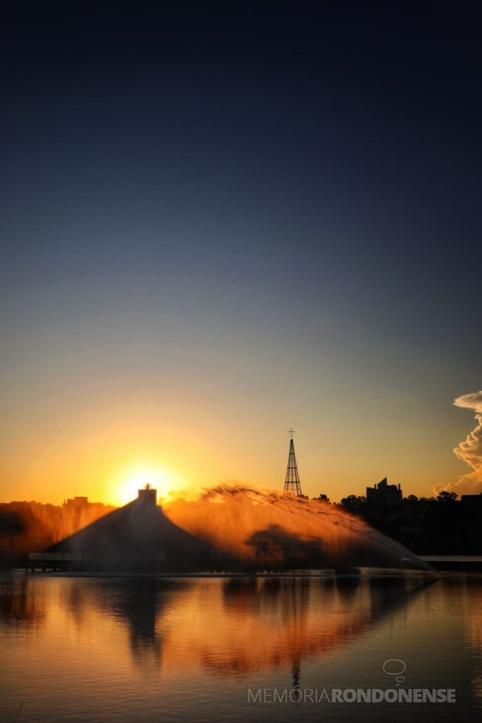 || Final de tarde junto ao Parque Ecológico Diva Paim Barth, na cidade de Toledo (PR), fotografado em 09 de dezembro de 2023.
Imagem: Acervo e crédito rondonense Marcos Vinícius Fediuk - FOTO 39 -