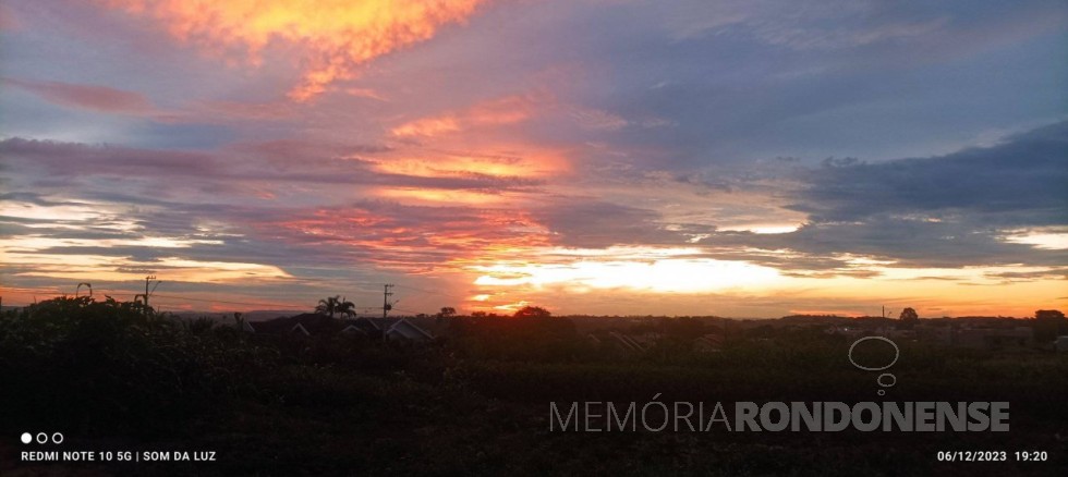 || Final da tarde na cidade de Marechal Cândido Rondon, em 06 de dezembro de 2023.
Imagem: Acervo e crédito  do rondonense Valdemir José Sonda - FOTO 21 - 