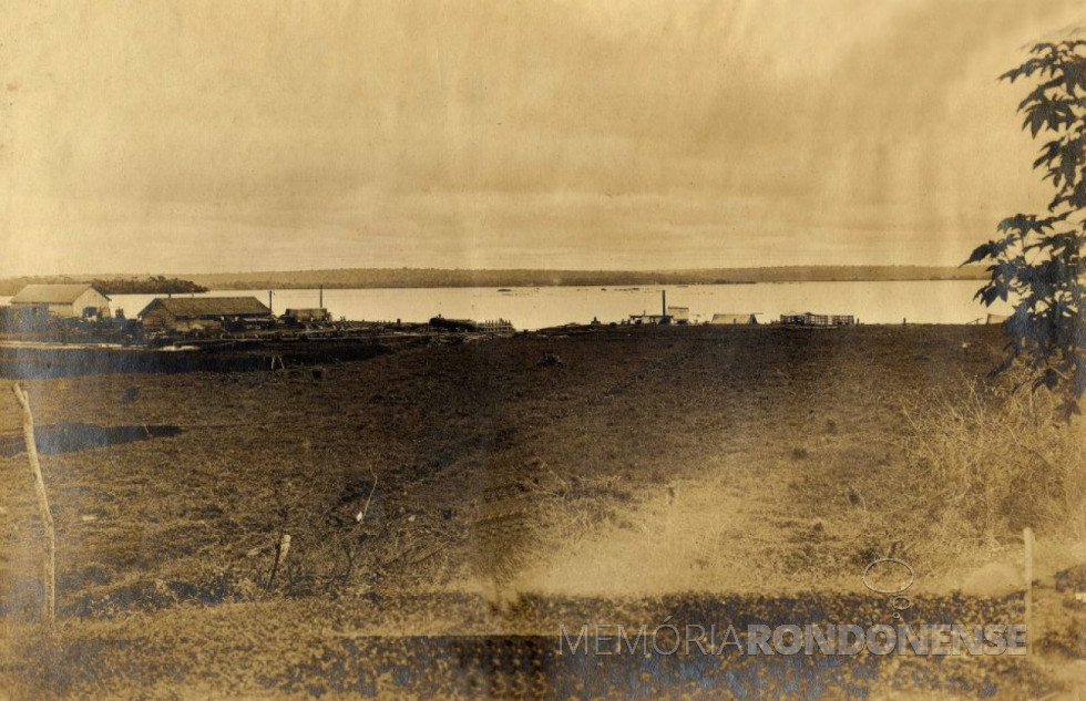 || Rio Paraná, na cidade de Guaíra, onde apresenta sua maior largura, em fotografia provavelmente da década de 1920.
Imagem: Acervo Matte Larangeira Digital - FOTO 10 -