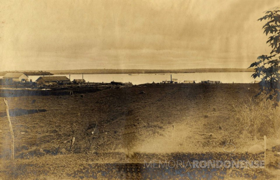 || Rio Paraná  na cidade de Guaíra, onde apresenta sua maior largura, em fotografia provavelmente da década de 1920.
Imagem: Acervo Matte Larangeira Digital - FOTO 7 - 
