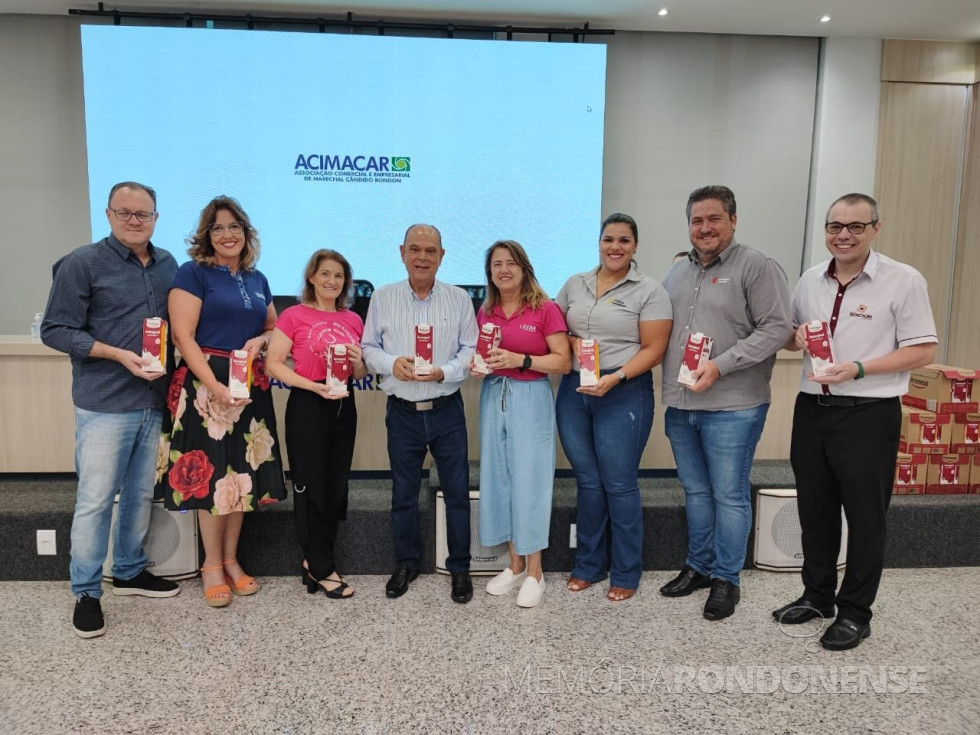 || Dirigentes da Acimacar repassando os resultados obtidos em campanhas à Uopeccan. Da esquerda à direita:
Paulo Grenzel, presidente da Acimacar; Adriana Rohlof, Gracilda Lucas, Wilson Riedlinger, Marlise Cremonese, Ester Ribeiro, Rodrigo Glesse e contabilista Anderson Sontag.
Imagem: Acervo Imprensa Acimacar - FOTO 22 -