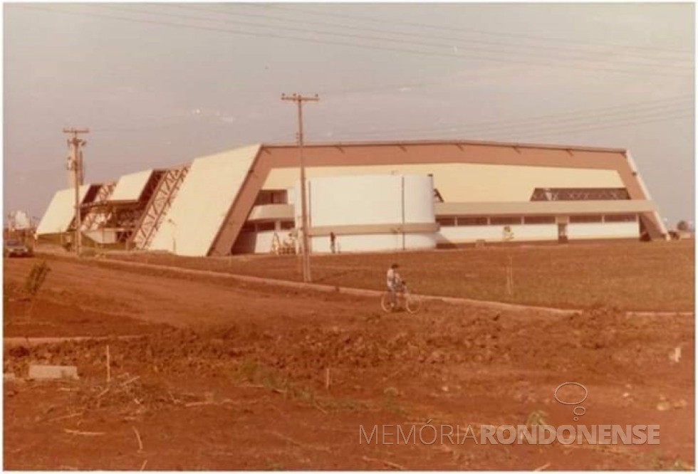 || Ginásio de Esportes Costa Cavalcanti na cidade de Foz do Iguaçu, inaugurado em novembro de 1982. 
Imagem: Acervo Paulo Rigotti - FOTO 15 - 