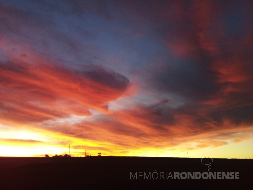 || Amanhecer em Marechal Cândido Rondon em 16 de janeiro de 2024, clicado desde a Linha São Luiz, pelo rondonense Eli Marcon. - FOTO 15 -