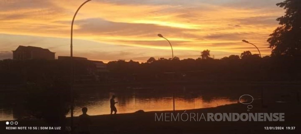 || Final de tarde na cidade de Marechal Cândido Rondon em 12 de janeiro de 2024, fotografado pelo rondonense Valdemir José Sonda - FOTO 14 - 
