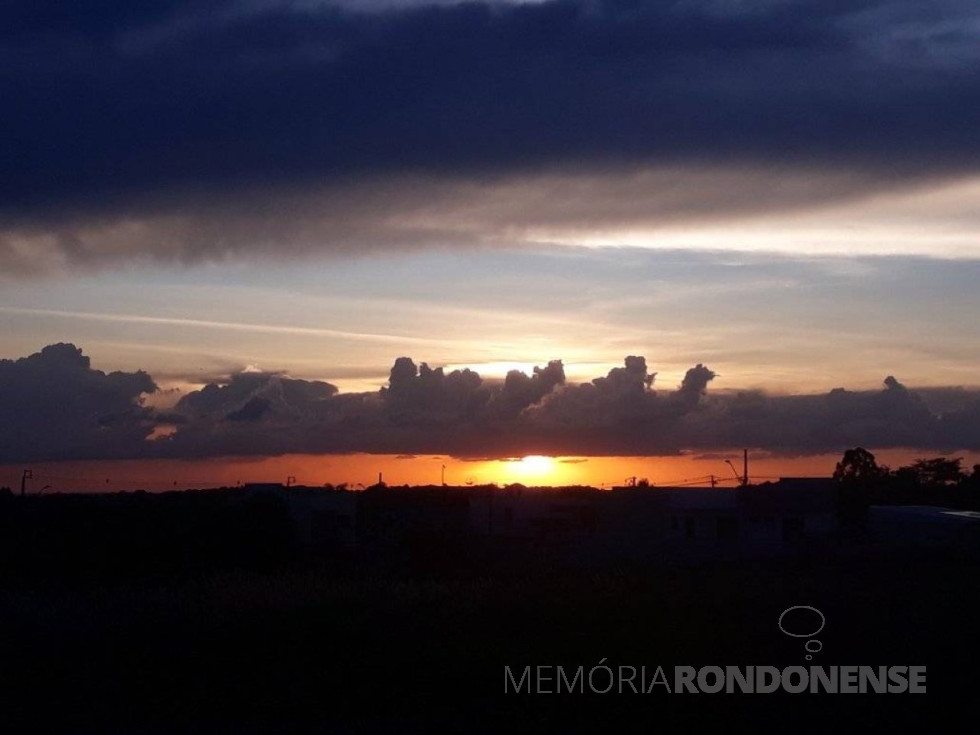 || Pôr do sol em Marechal Cândido Rondon em 12 de fevereiro de 2023.
Imagem: Acervo e crédito do rondonense Valdemir José Sonda - FOTO 8 -