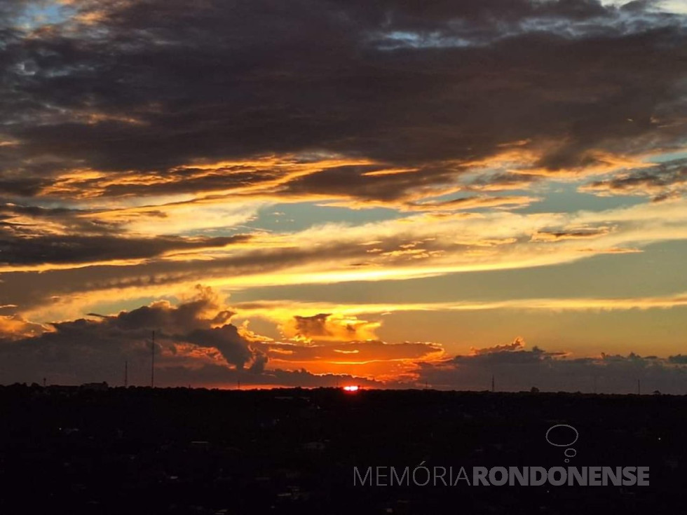 || Pôr do sol na cidade de Foz do Iguaçu, em 20 de fevereiro de 2024.
Imagem: Acervo e crédito do iguaçuense Ivone Nieradka - FOTO 26 -
