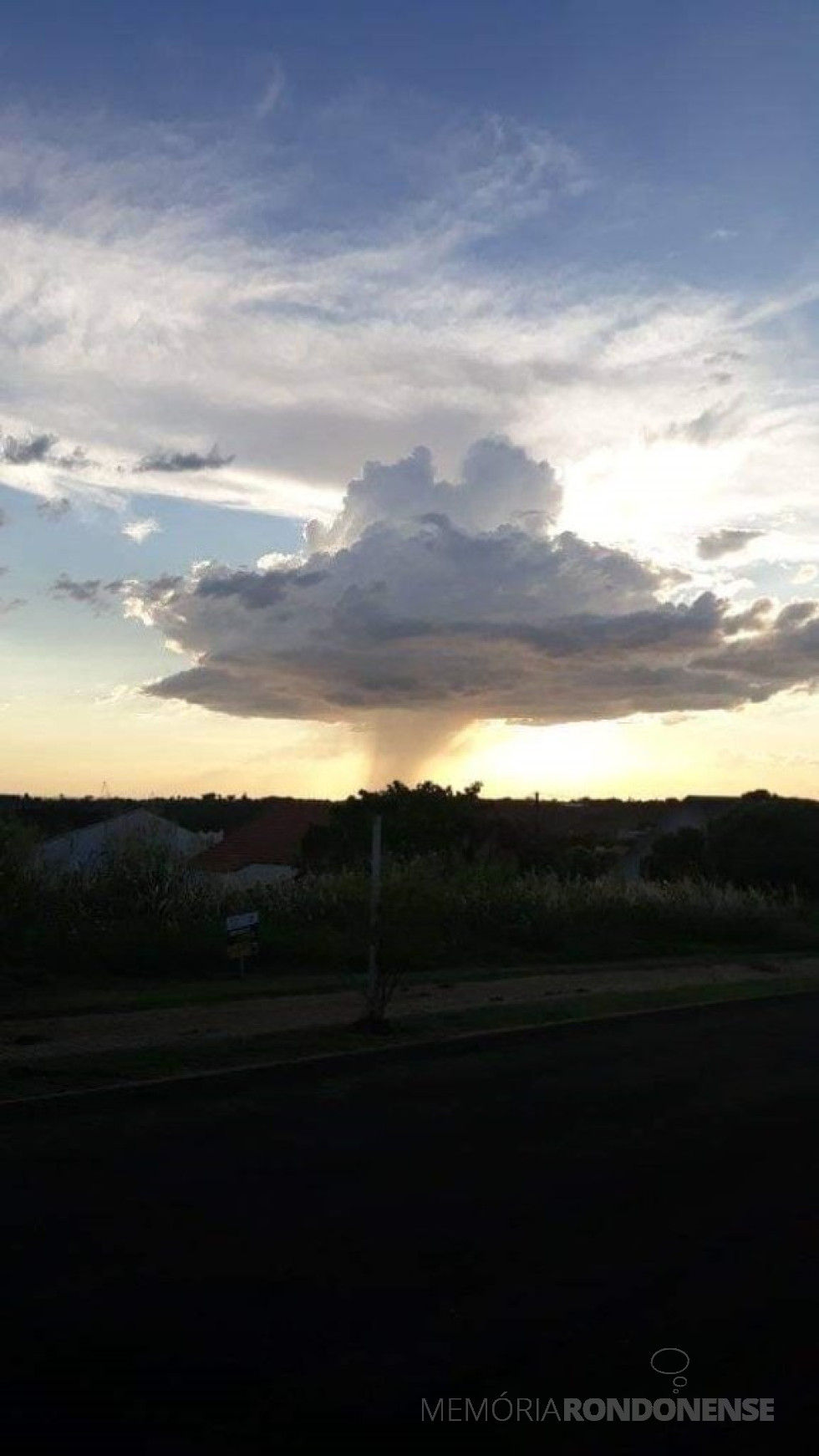 || Formação de cumulonimbus ao sul da cidade de Marechal Cândido Rondon, em 04 de fevereiro de 2024.
Foto clicada desde o bairro