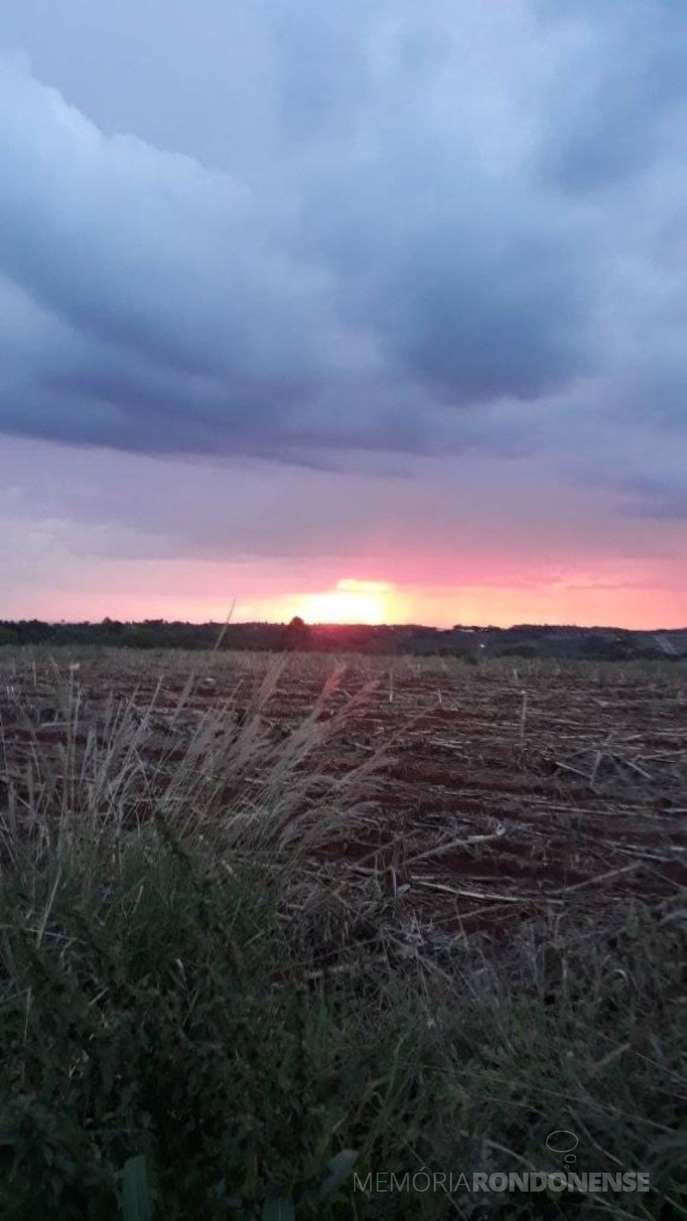 || Pôr do sol na cidade de Marechal Cândido Rondon, em 19 de fevereiro de 2024.
Imagem: Acervo e crédito do rondonense Valdemir José Sonda - FOTO 14 -