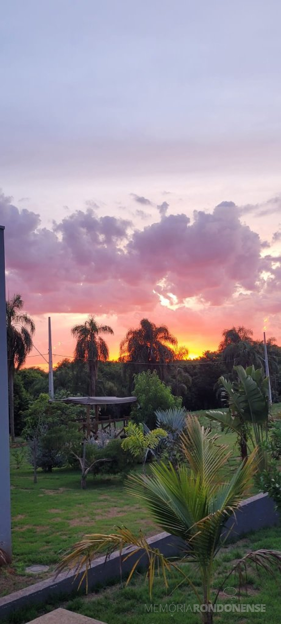 || Pôr do sol em Marechal Cândido Rondon em 26 de fevereiro de 2024, no distrito rondonense de Porto Mendes, do Clube Náutico, em clique feito pela pioneira rondonense Ilda Bet - FOTO 20 -