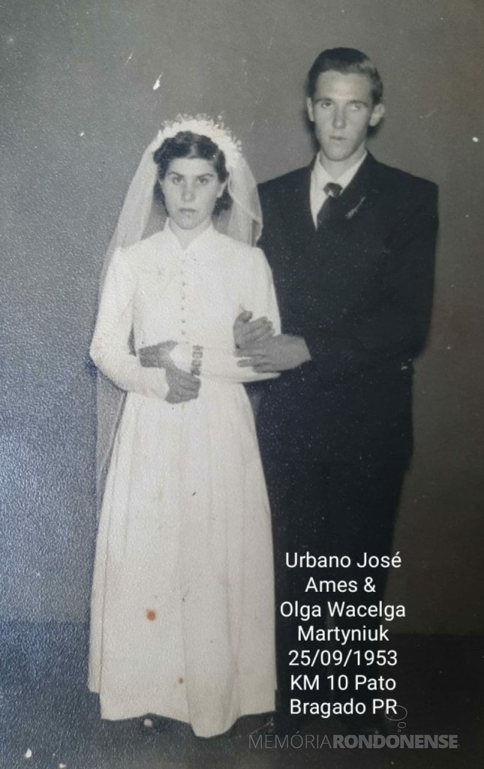 || Jovens Olga Wacelga Martiniuk e Urbano José Ames que casaram-se em setembro de 1953.
Imagem: Acervo Paulo Beato Ames - FOTO 5 - 