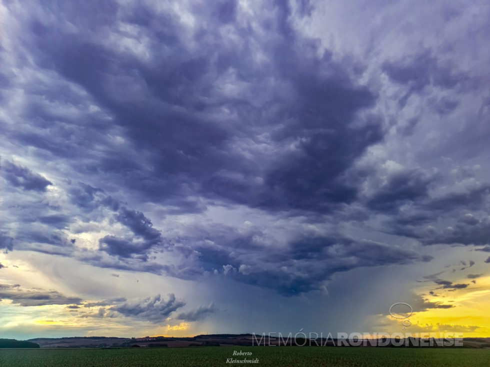 ||Nebulosidade cumulonimbus na região de Marechal Cândido Rondon, na tarde de 08 de fevereiro de 2024.
Imagem: Acervo e crédito de Roberto Kleinschmidt - FOTO 10 -