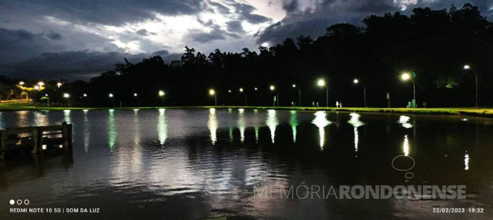 || Final de tarde na cidade de Marechal Cândido Rondon em 21 de fevereiro de 2024.
Fotografia clicada pelo rondonense Valdemir José Sonda a partir do Lago Municipal. - FOTO 31 -