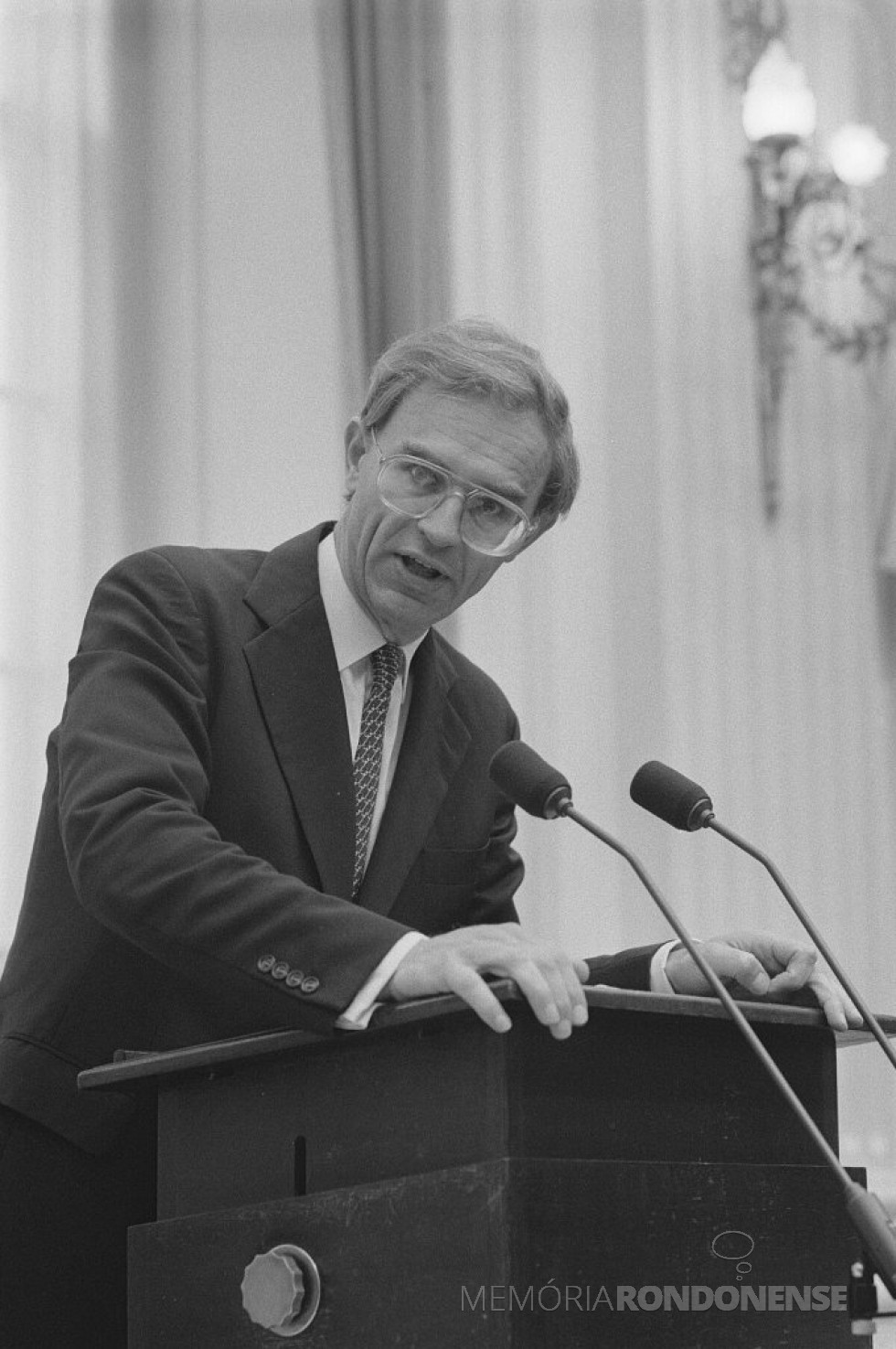 || Hermann Onno Ruding, ministro holandês que visitou a Itaipu Binacional, em dezembro de 1985.
Imagem: Acervo  WikoCommons - FOTO 9 -