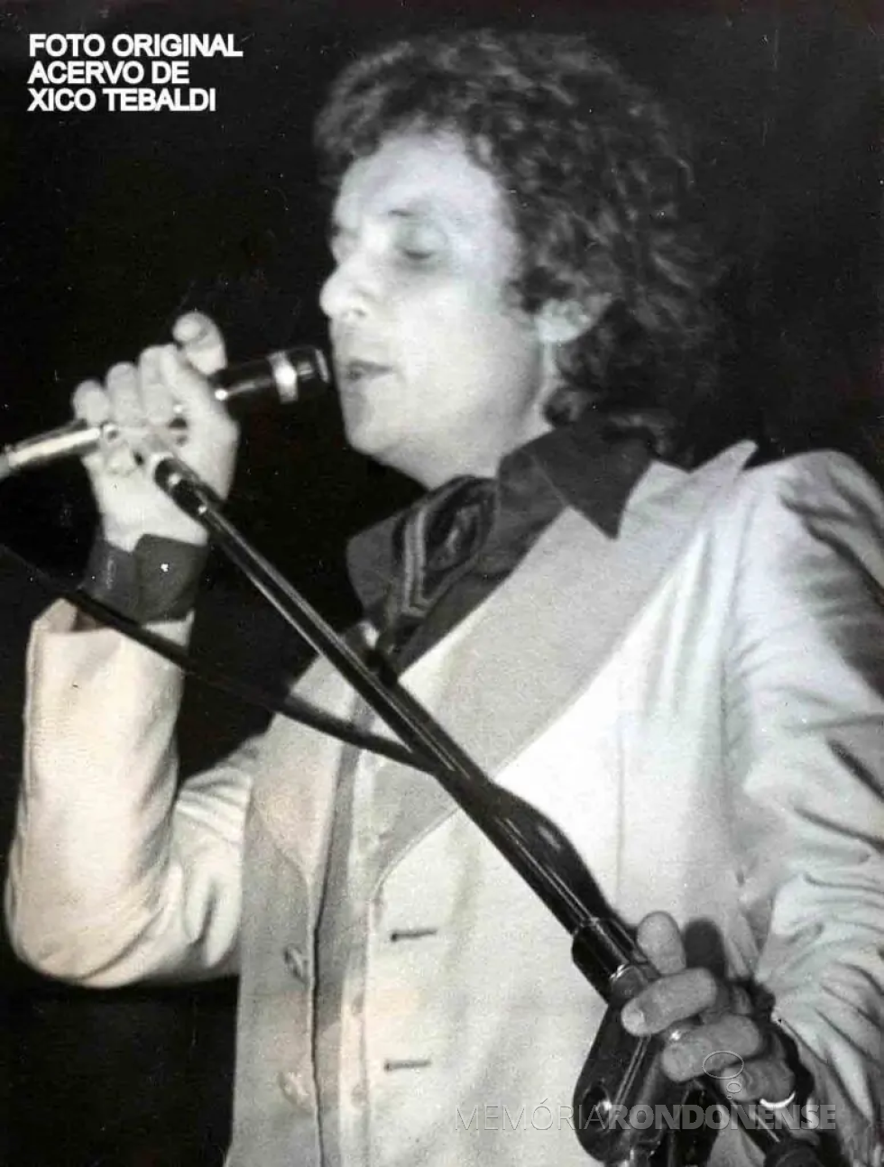 || Cantor Roberto Carlos durante a sua apresentação na cidade de Cascavel, agosto de 1977.
Imagem: Acervo Portal Cantagalo - FOTO 12 - 