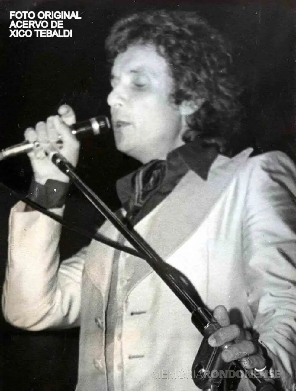 || Cantor Roberto Carlos durante a sua apresentação na cidade de Cascavel, em agosto de 1977.
Imagem: Acervo Portal Cantagalo - FOTO 12 -
