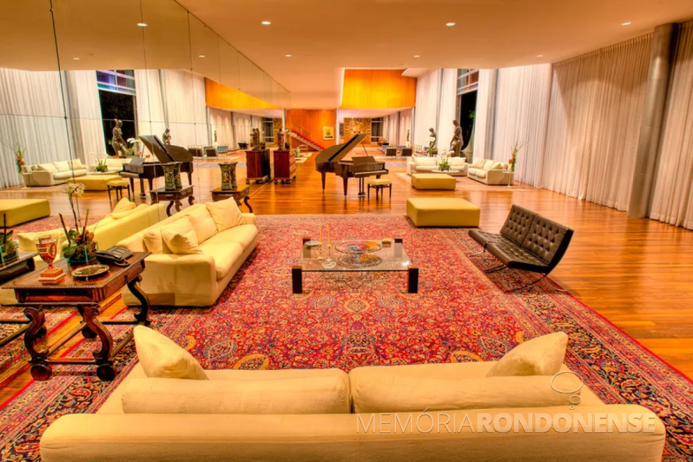 || Um dos salões do Alvorada, onde teriam desaparecidos móveis durante a presidência de Jair Bolsonaro. O que foi desconfirmado em março de 2024.
Imagem: Acervo Divulgação - FOTO 20 -