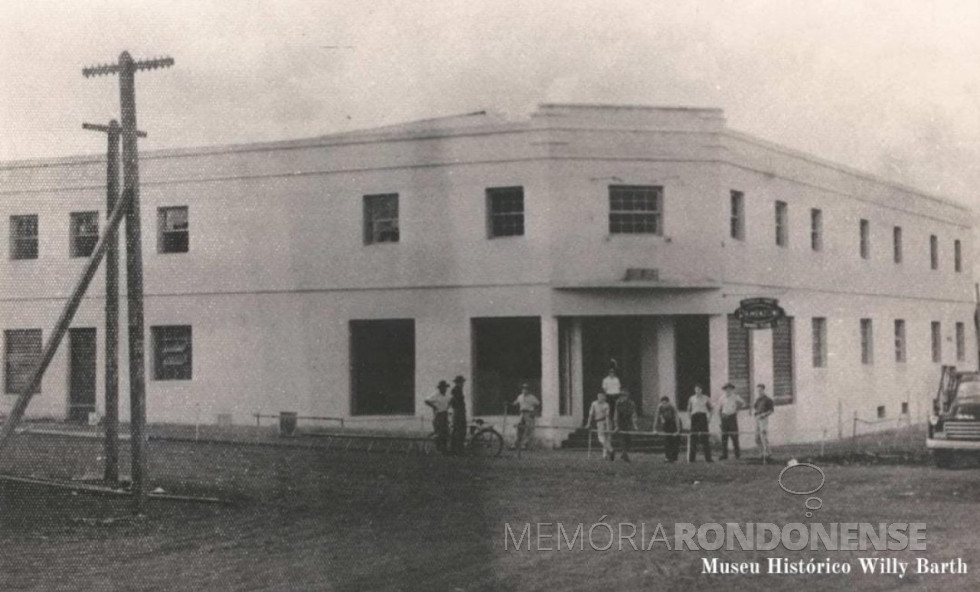 || Prédio de alvenaria do Empório Toledo, na cidade de Toledo (PR), inaugurado em junho de 1955.
Imagem: Acervo Museu Histórico Willy Barth - FOTO 6 -