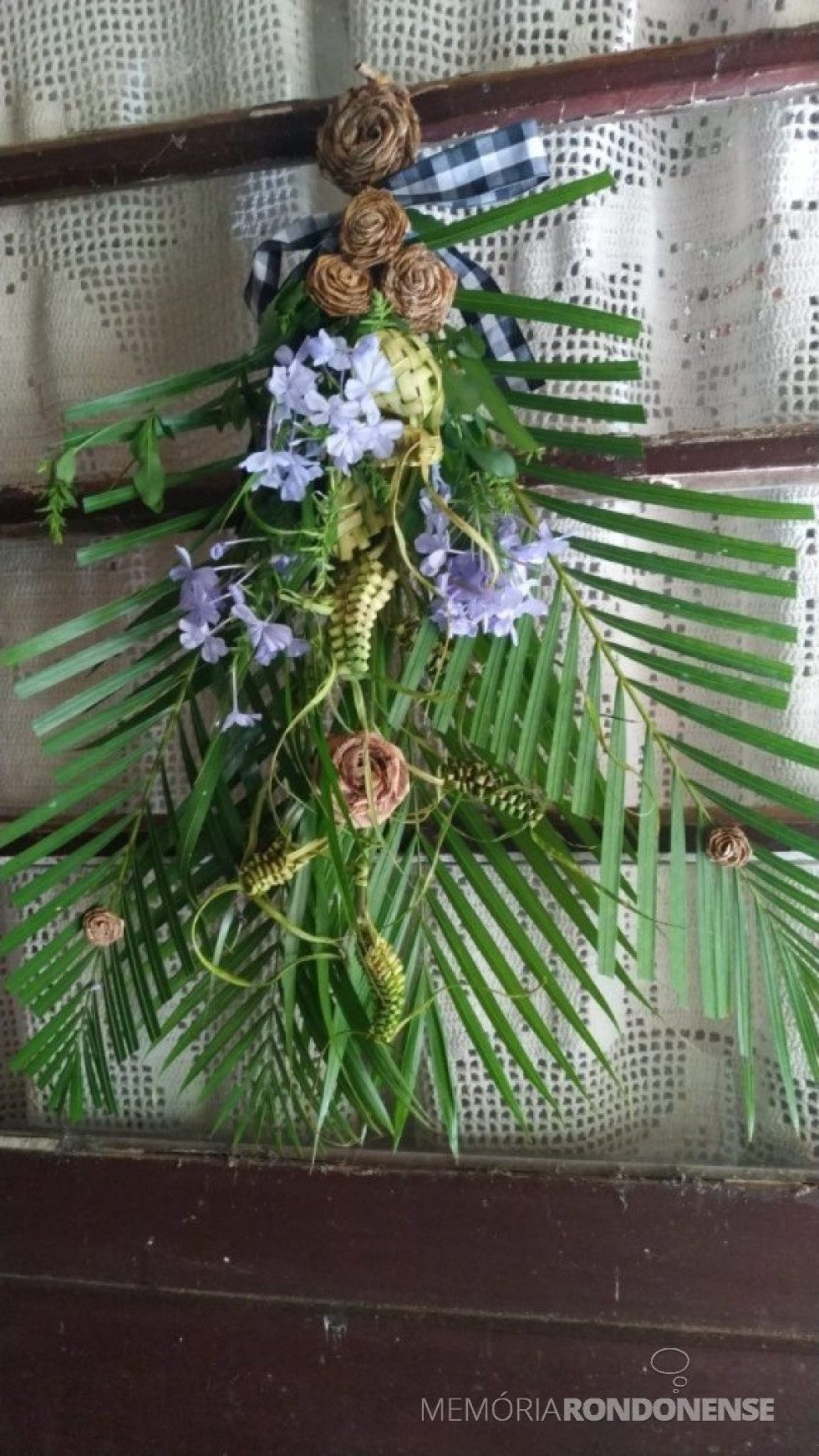 || Decoração alusiva ao Domingo de Ramos 2023 na residência do casal Telci Viteck e Hildor Dreyer, na Linha Palmital, em Marechal Cândido Rondon (PR).
Imagem: Acervo do casal - FOTO 31 -