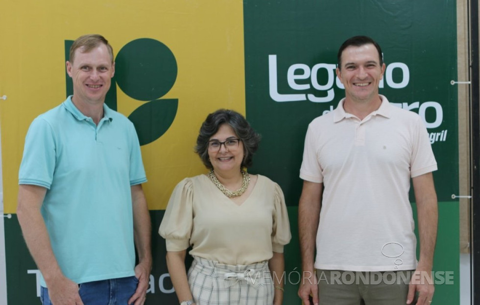 || Palestrante Vera Regina de Paula e Silva com o diretor secretário da Copagril, Ademir Luis Griep (E) e César Luis Petry, diretor vice-presidente da Copagril, na abertura do Cooper Júnior, em março de 2024.
Imagem: Acervo Comunicação Copagril - 37 -