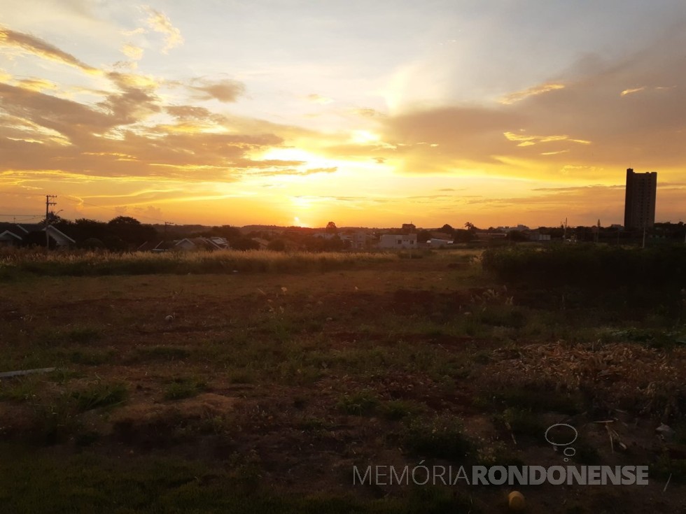 || Pôr do sol na cidade de Marechal Cândido Rondon, em 18 de março de 2024, clicado pelo rondonense Matias Graff, desde o bairro Jardim Ana Paula - FOTO 24 - 