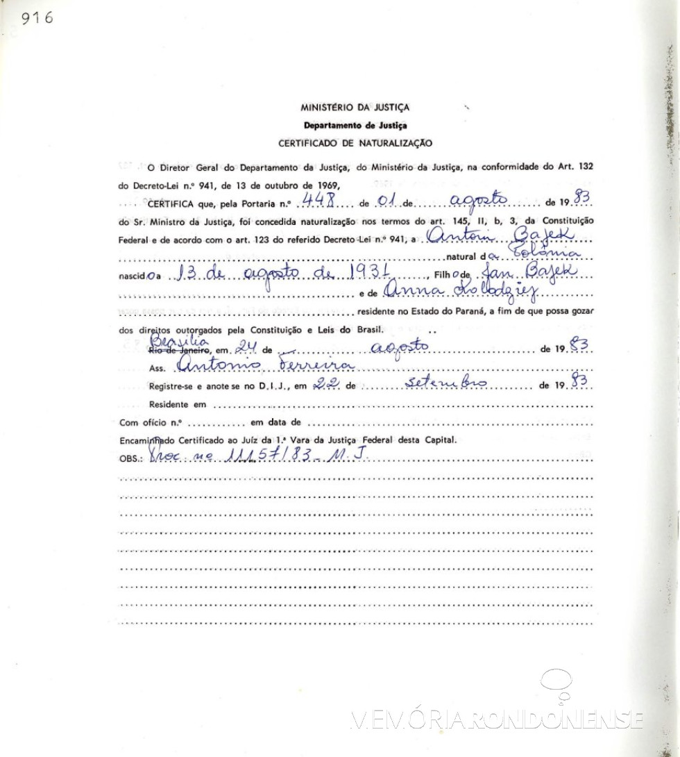 || Certificado de naturalização do padre polonês Antonio Bajek, em agosto de 1983.
Imagem: Acervo Seção de Documentação Permanente do DEAP
Departamento de Arquivo Público do Paraná (DEAP/SEAP) - Códice 1070 - Registro de certificados de naturalizados – 1982 – 1983 p. 916 - FOTO 2 -