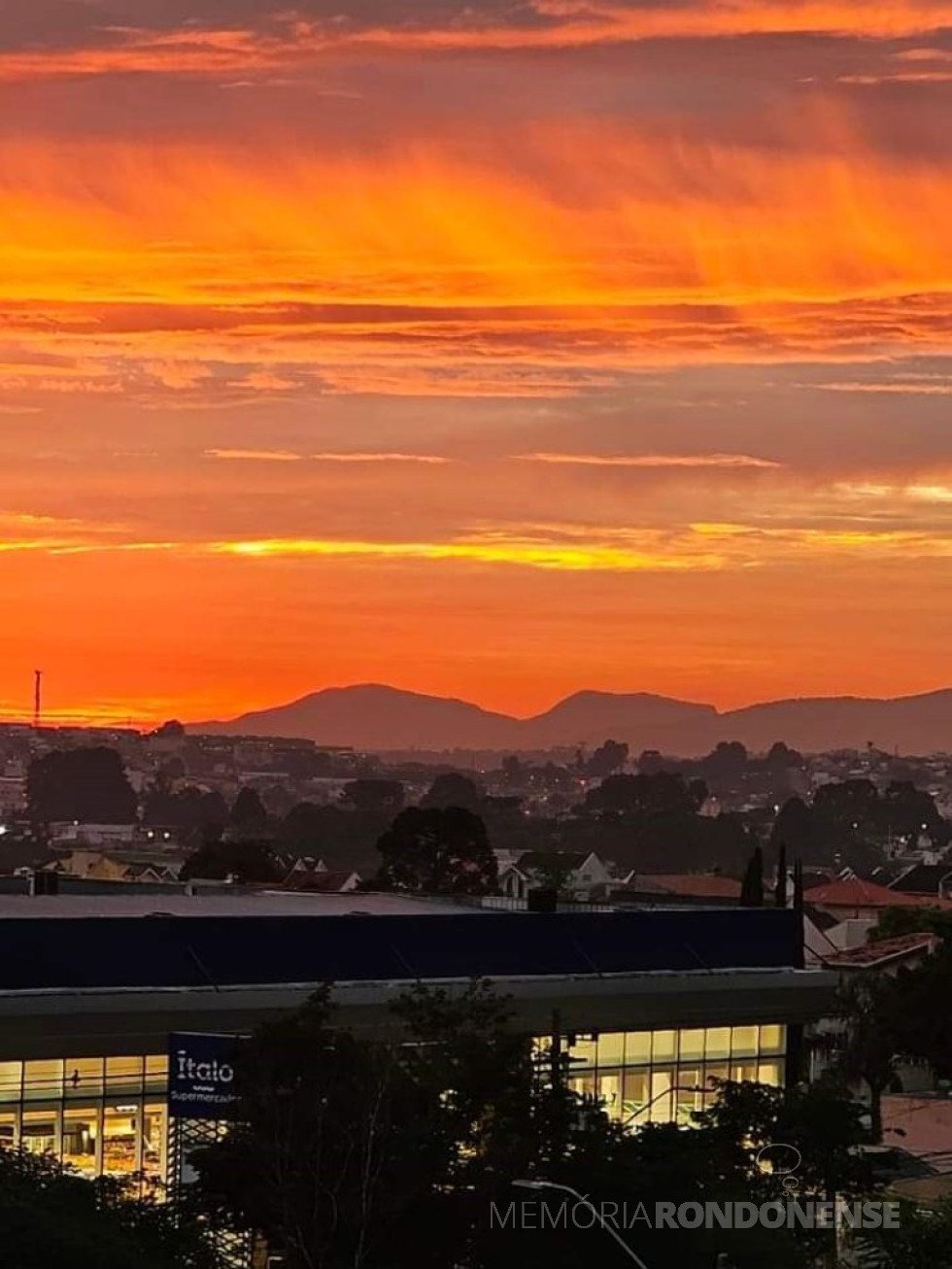 || Amanhecer em Curitiba, dia 23 de abril de 2024.
Imagem: Acervo e crédito de Angelina Kierdel/Facebook - FOTO 23 --