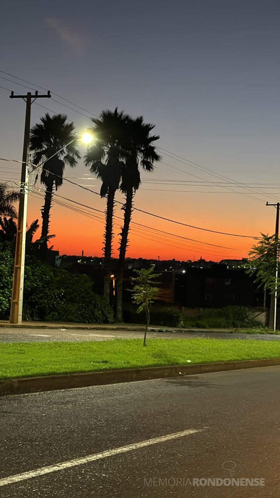 || Pôr do sol na cidade de Cascavel, em 26 de abril de 2024.
Imagem: Acervo Tarobá Cascavel - crédito de Ailton Santos/ Facebook - FOTO 26 -