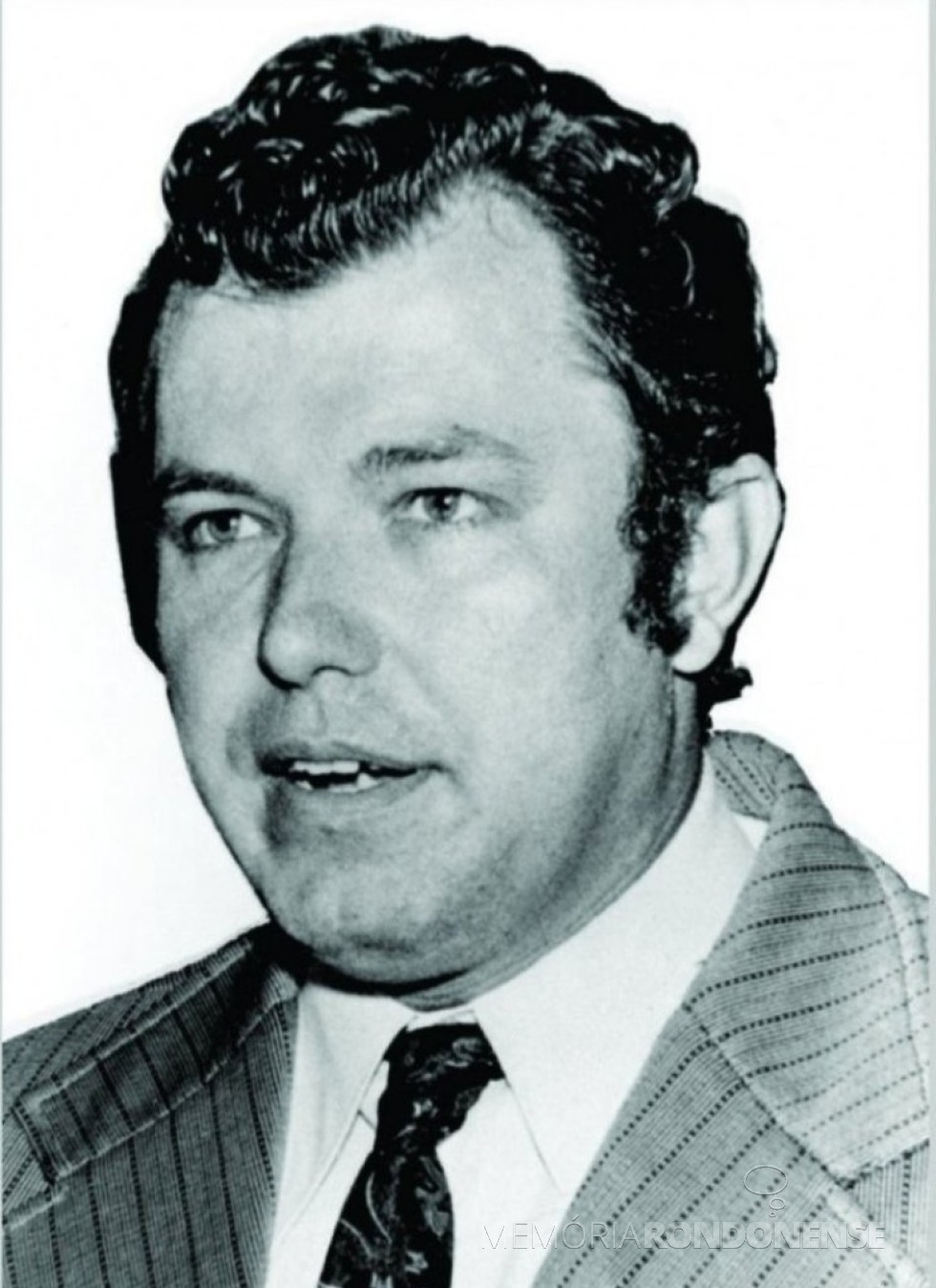 || Médico-veterinário Leopoldo Piotrowski reconduzido à presidência da Copagril, em começo de abril de 1978.
Imagem: Acervo Projeto Memória Rondonense - FOTO 11 --