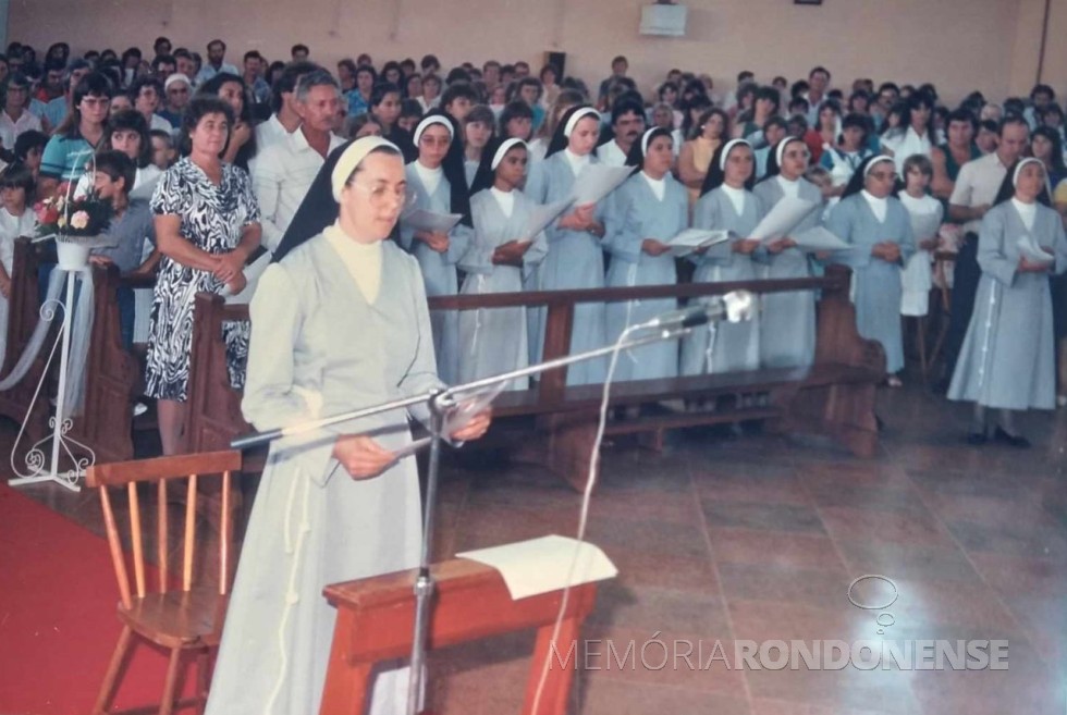 || Marizete Salete Wansoski na profissão dos votos perpétuos de consagração à vida religiosa, em  fevereiro de 1989.
Imagem: Acervo pessoal - FOTO 8 -