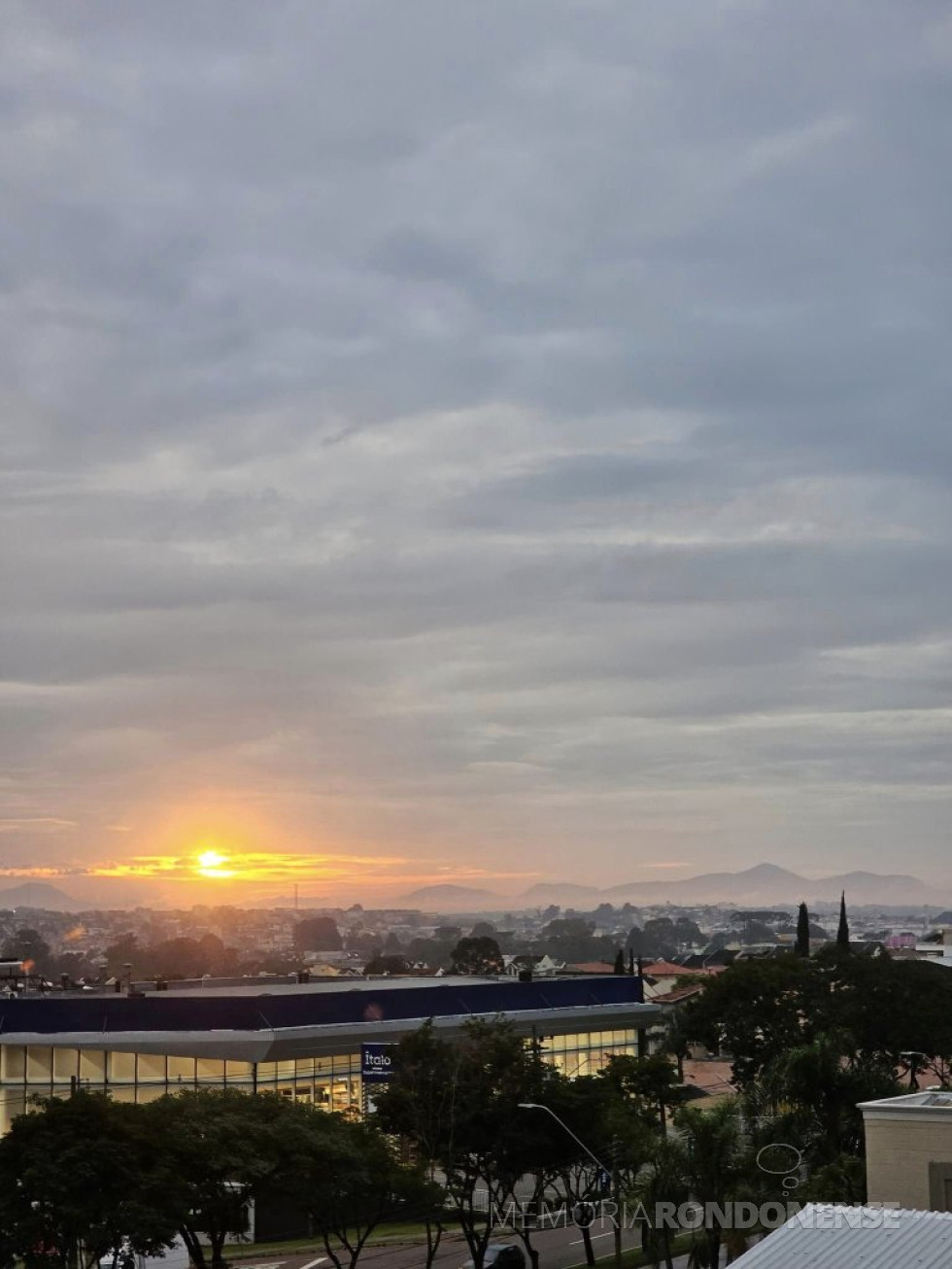 || Amanhecer em Curitiba, dia 16 de abril de 2024.