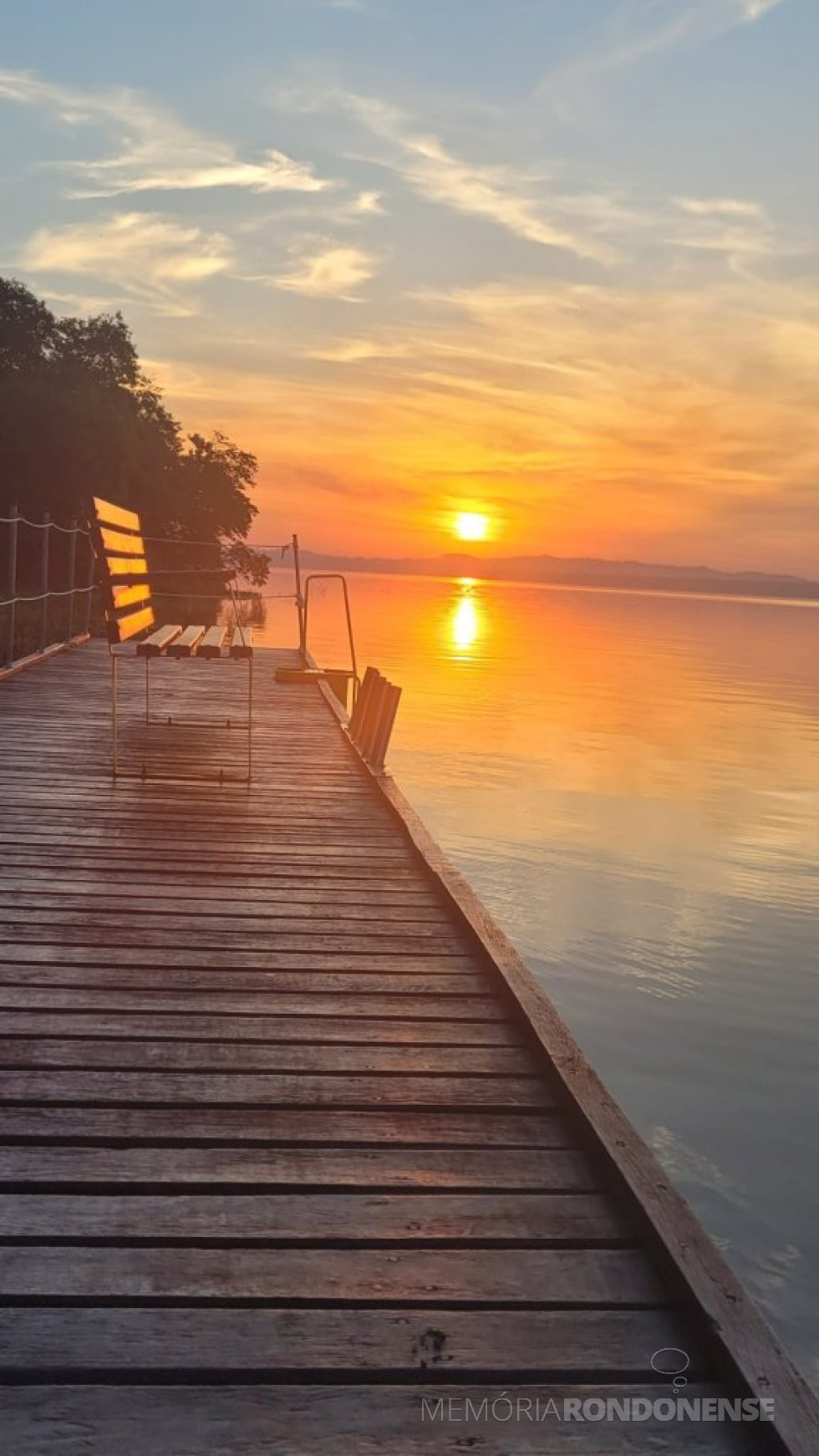 || Pôr do sol em Marechal Cândido Rondon, fotografado desde o Clube Náutico, no distrito de Porto Mendes, em 26 de abril de 2024.
Imagem: Acervo e crédito da pioneira rondonense Ilda Bet - FOTO 27 -
